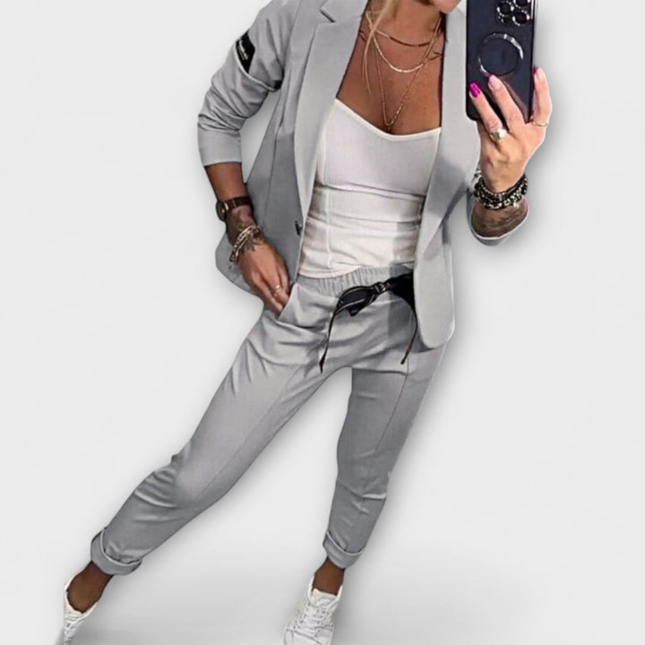 Front view of a model in a light grey women&