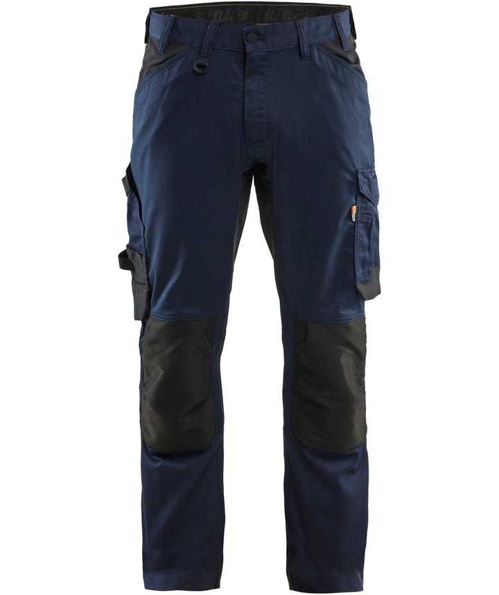 Front view close up of Braxton work trousers showing the cargo pocket and knee pads