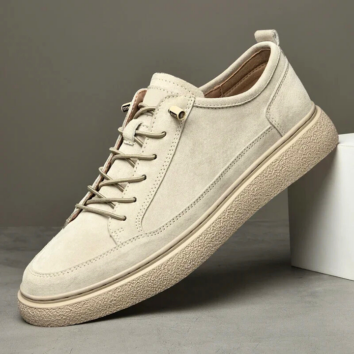 Three quarter view of a single tan men&