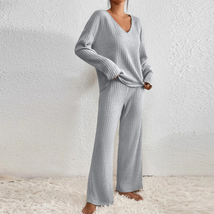 Front view, model wearing a light grey women&