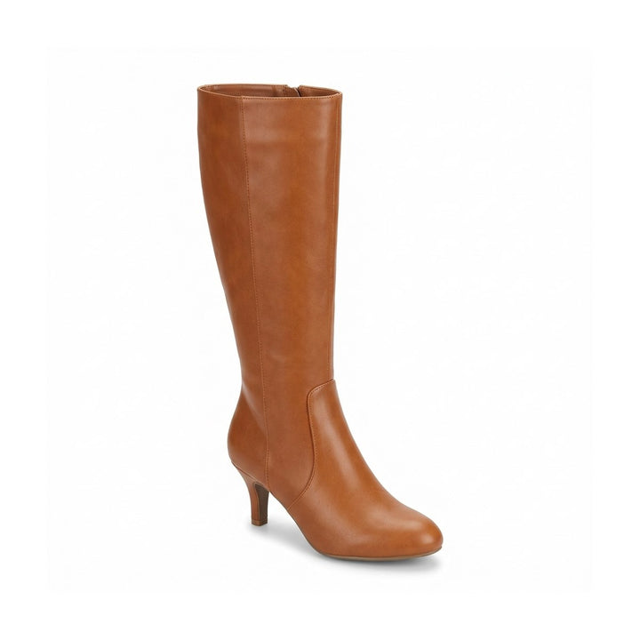 Front view of a tan women&