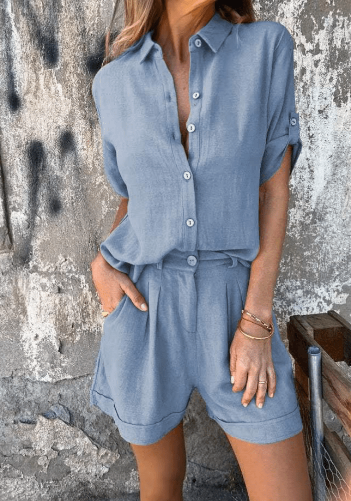 Front view of a model wearing the Women&