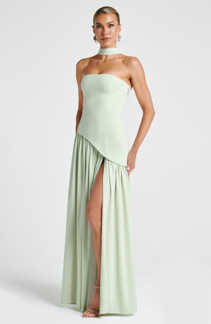 Front view, model in an elegant women&