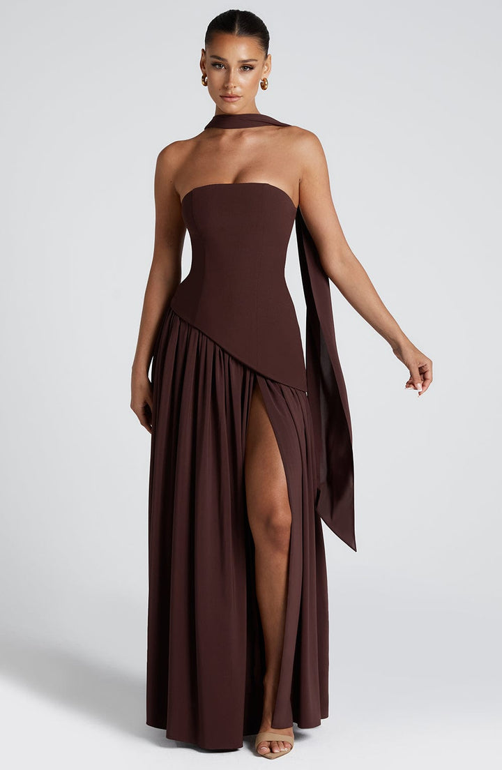 Front view, model in an elegant women&