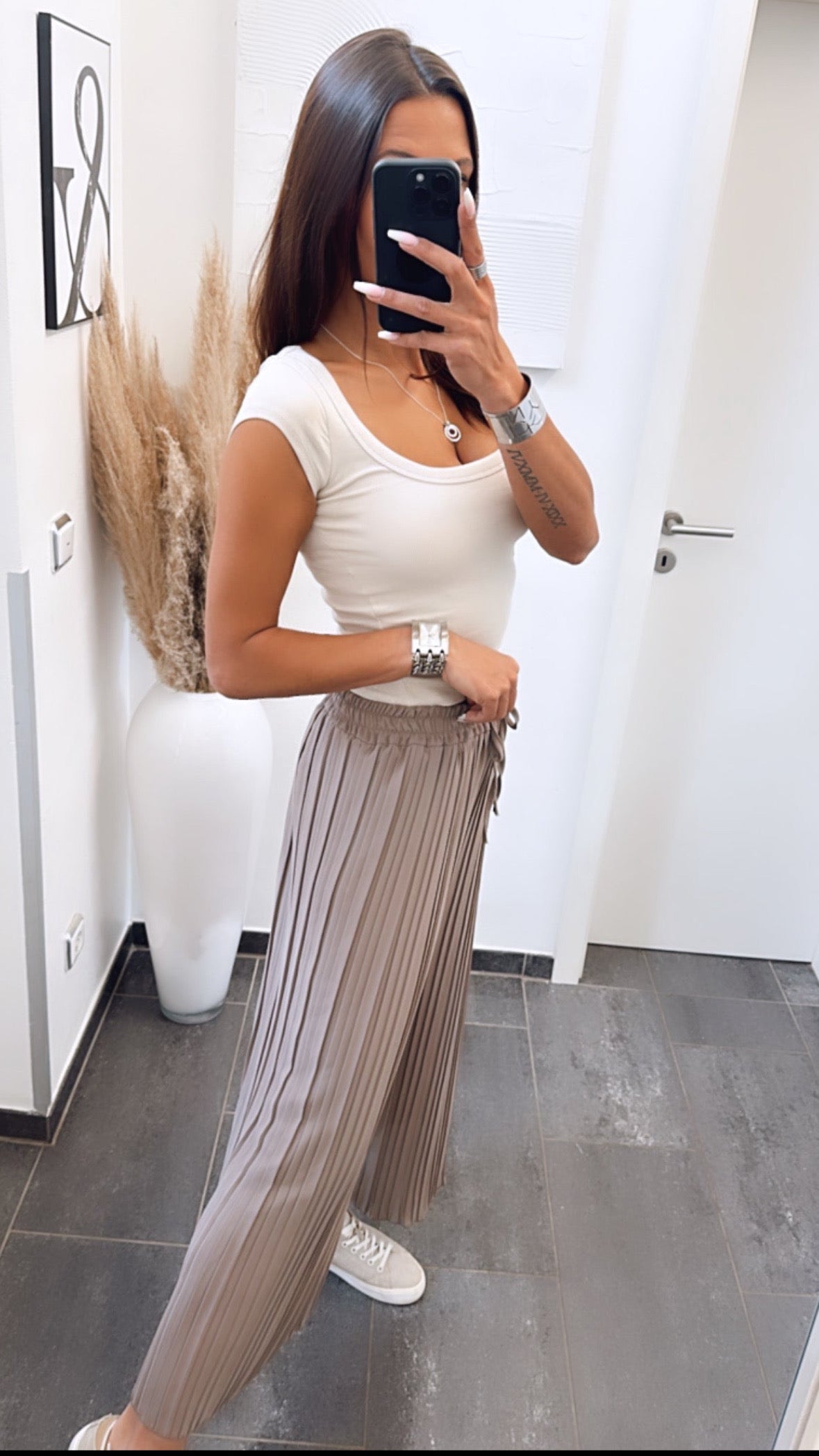 Aria™ | Women's Pleated Trousers in Taupe-Mud