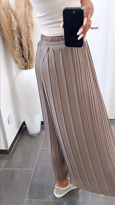 Aria™ | Women's Pleated Trousers in Taupe-Mud