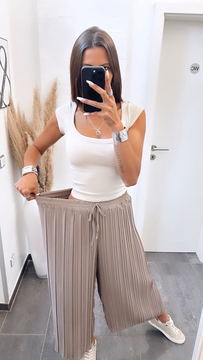 Aria™ | Women's Pleated Trousers in Taupe-Mud
