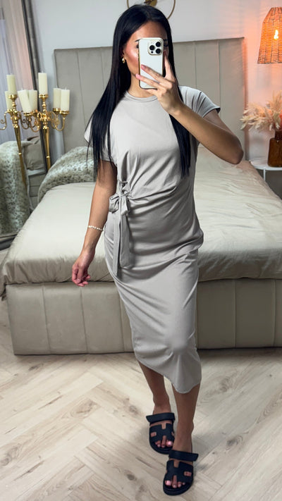 Aurora™ | Elegant Midi Dress with Feminine Bow Detail