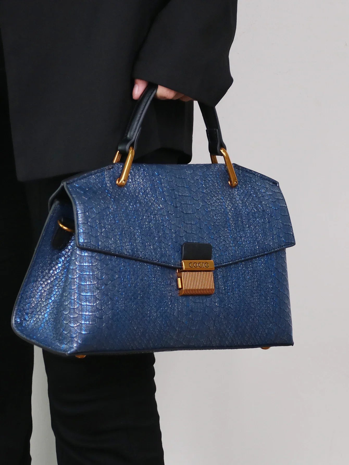 Serpentina | Stylish Embossed Snake-Print Bag