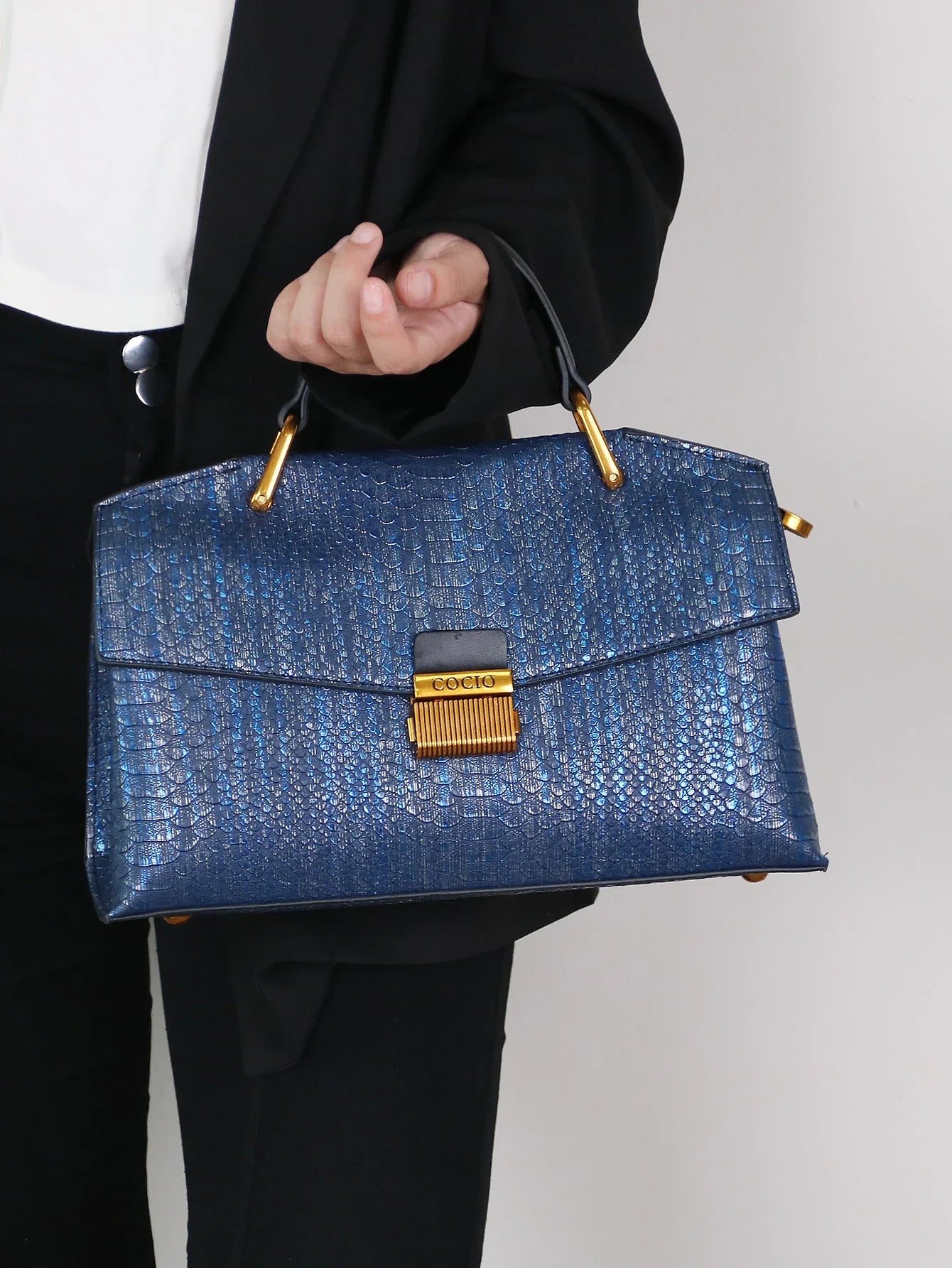 Serpentina | Stylish Embossed Snake-Print Bag