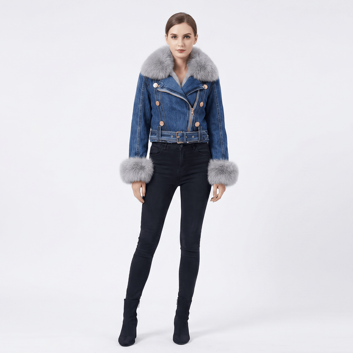 Front view, model wearing a women&