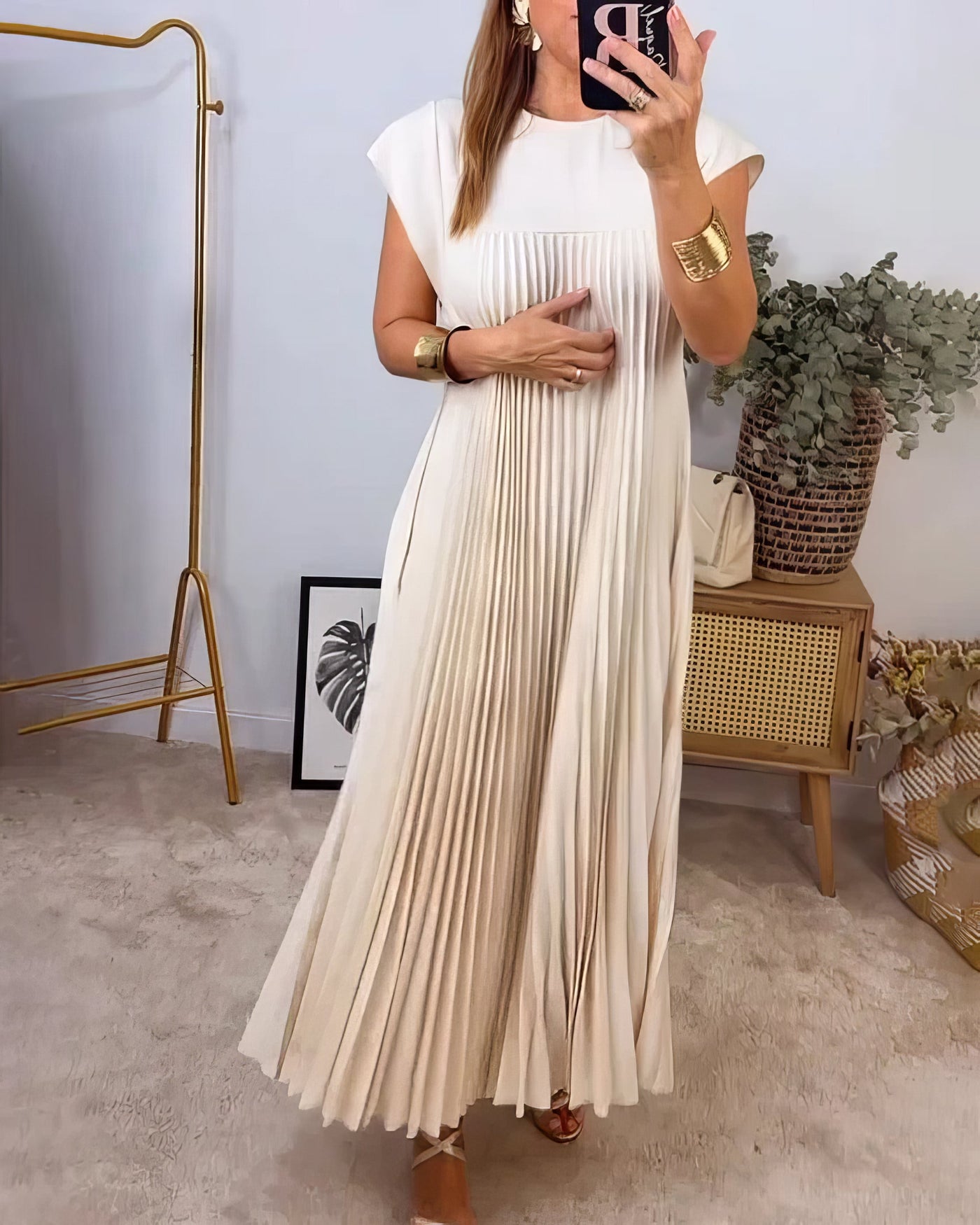 Genevieve | Simple Sleeveless Pleated Dress