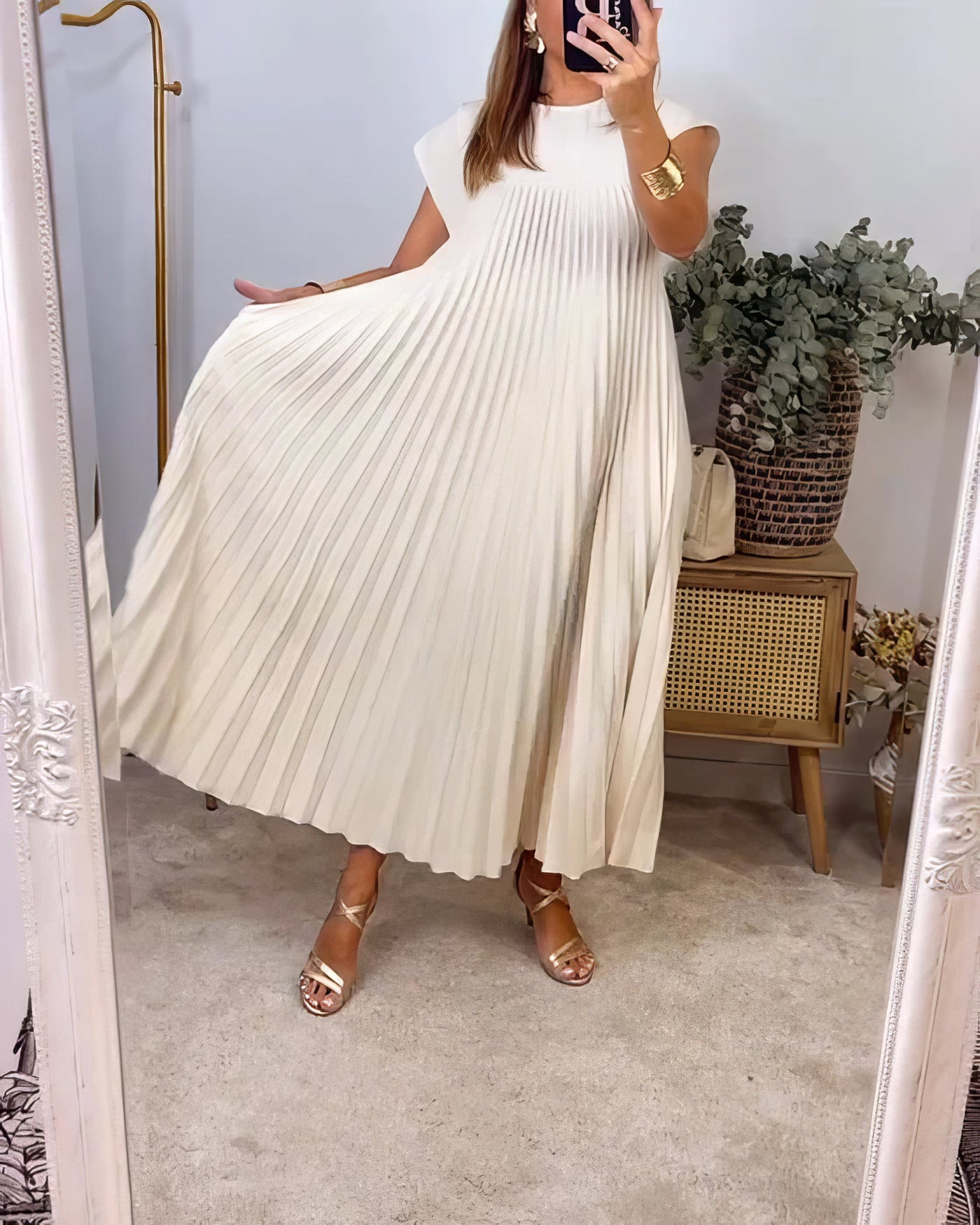 Genevieve | Simple Sleeveless Pleated Dress